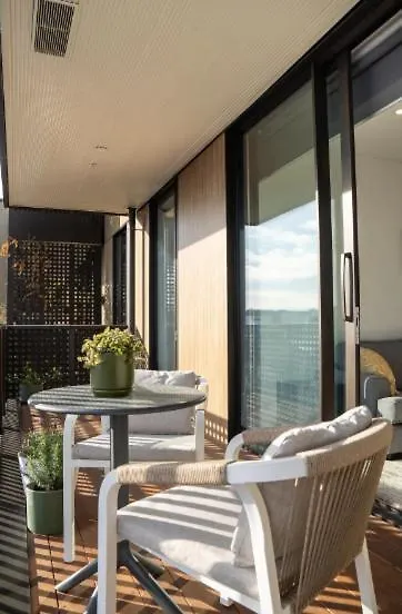 Central City Sunsets - Warm! Modern! Quiet! Christchurch Apartment