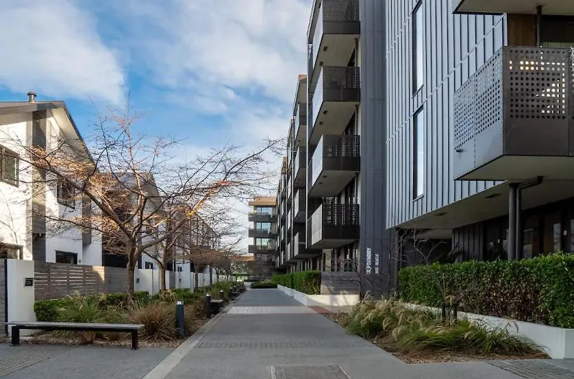 Central City Sunsets - Warm! Modern! Quiet! Christchurch Apartment